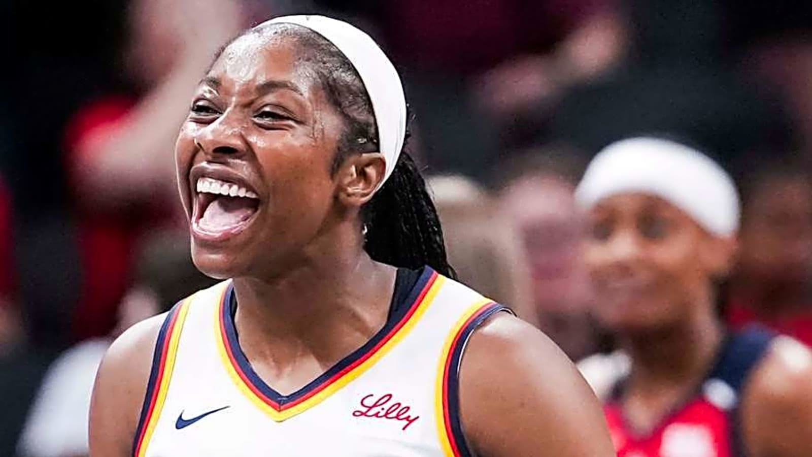 Former Wildcats&#39; Point Guard Aari McDonald Re-Signs With Fever