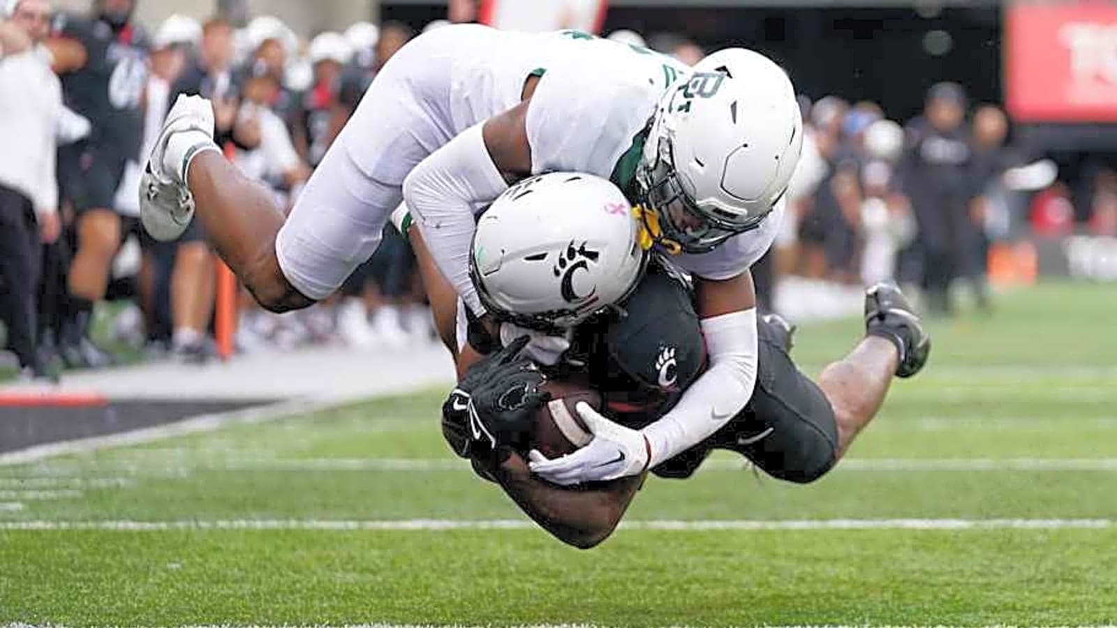 Cincinnati Bearcats Football Releases Uniform Combination For Baylor Battle