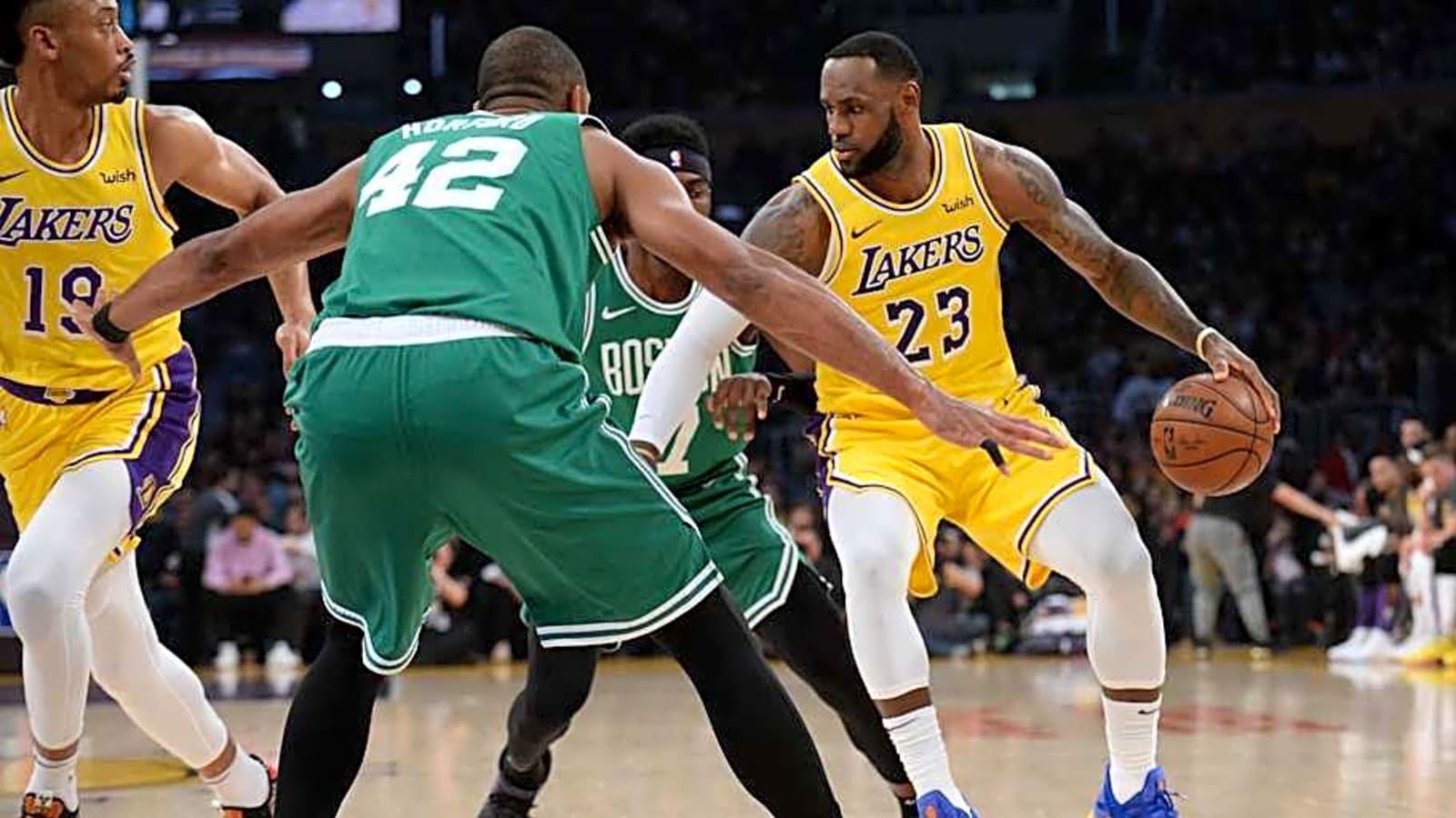 Lakers Notes: LA Targeting Warriors Free Agent, LeBron James Trade Update, Farewell Tour Incoming?