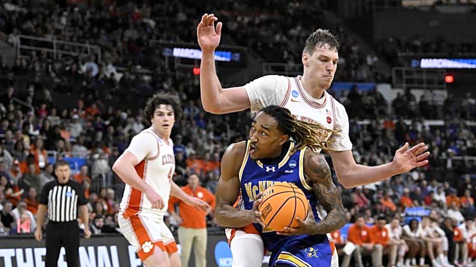 Clemson Tigers Basketball Star Suffers Major Injury Ahead of NBA Draft