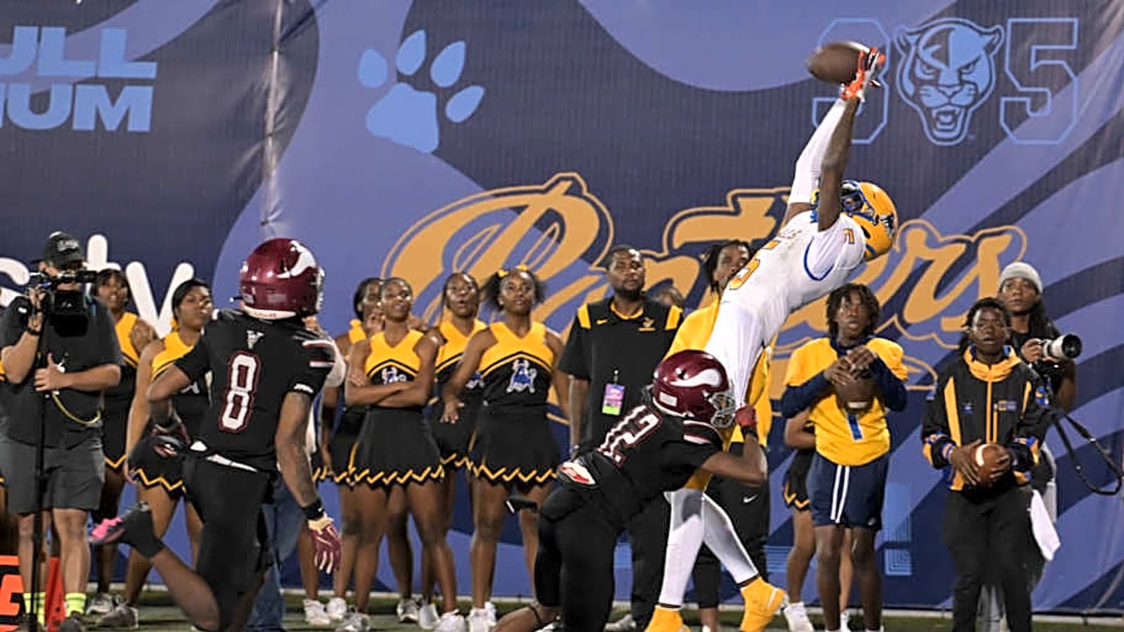 Could Syracuse be a threat to Michigan securing a commitment from Calvin Russell?