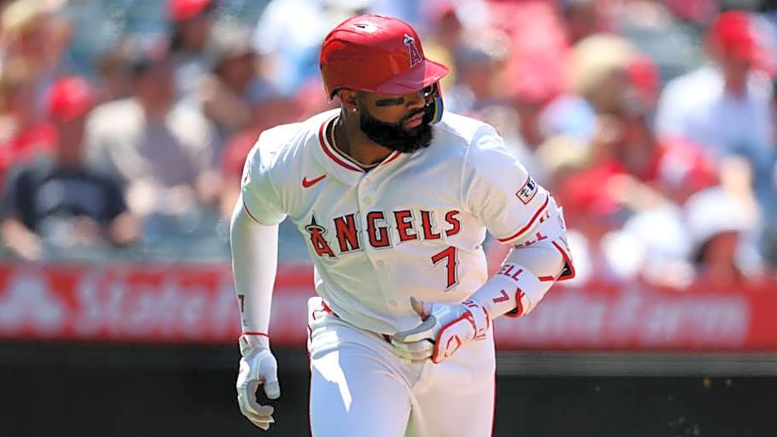 Experts suggests surging AL slugger as Mets center field solution