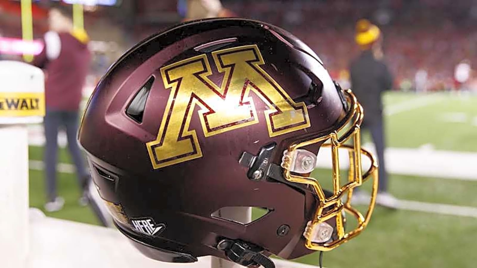 Two Gophers football players announce plans to enter the transfer portal