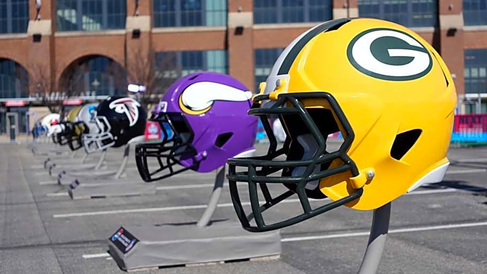 Eagles-Packers Set For Controversial Showdown