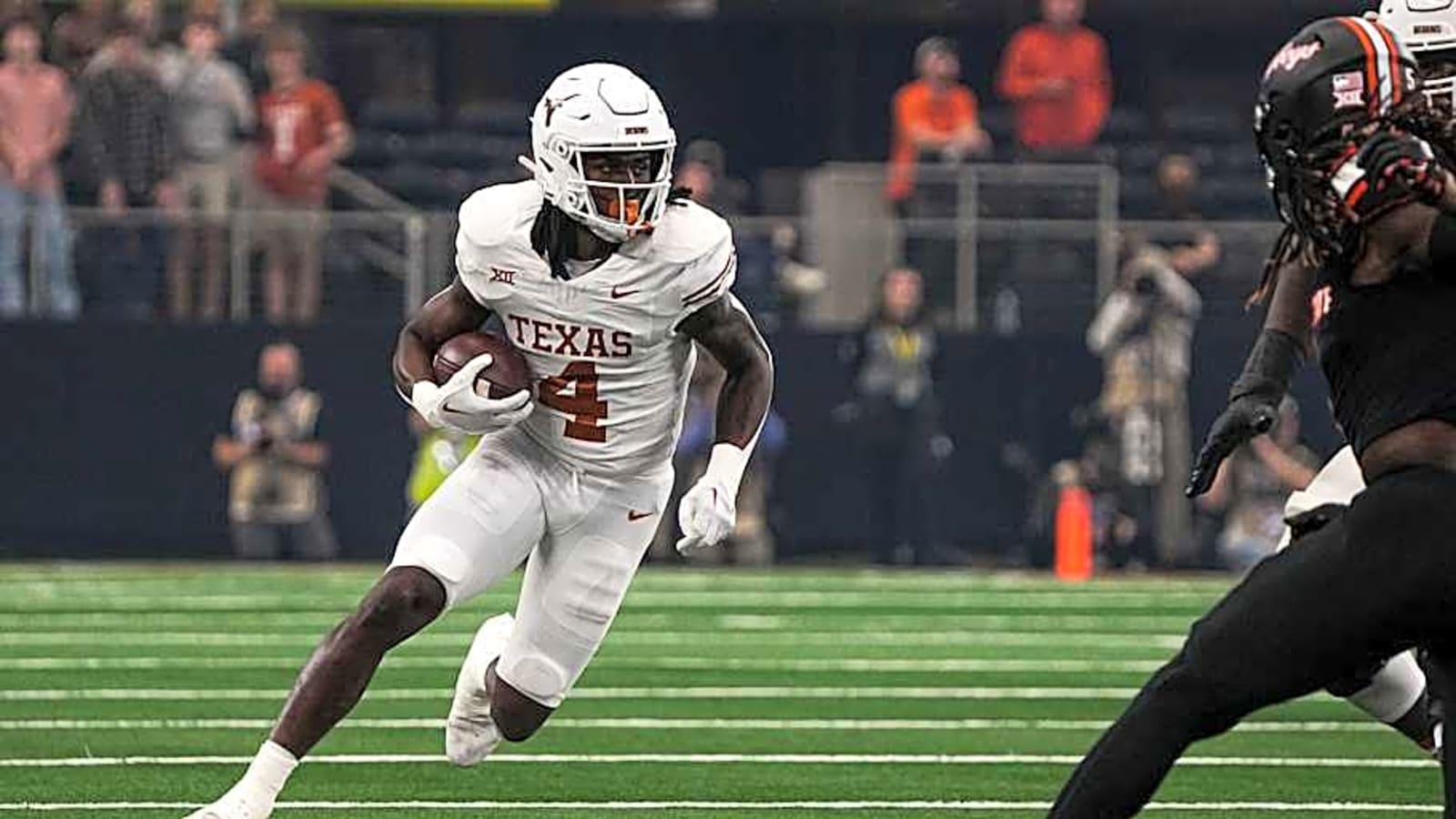 Texas Longhorns Get Massive C.J. Baxter Injury Update