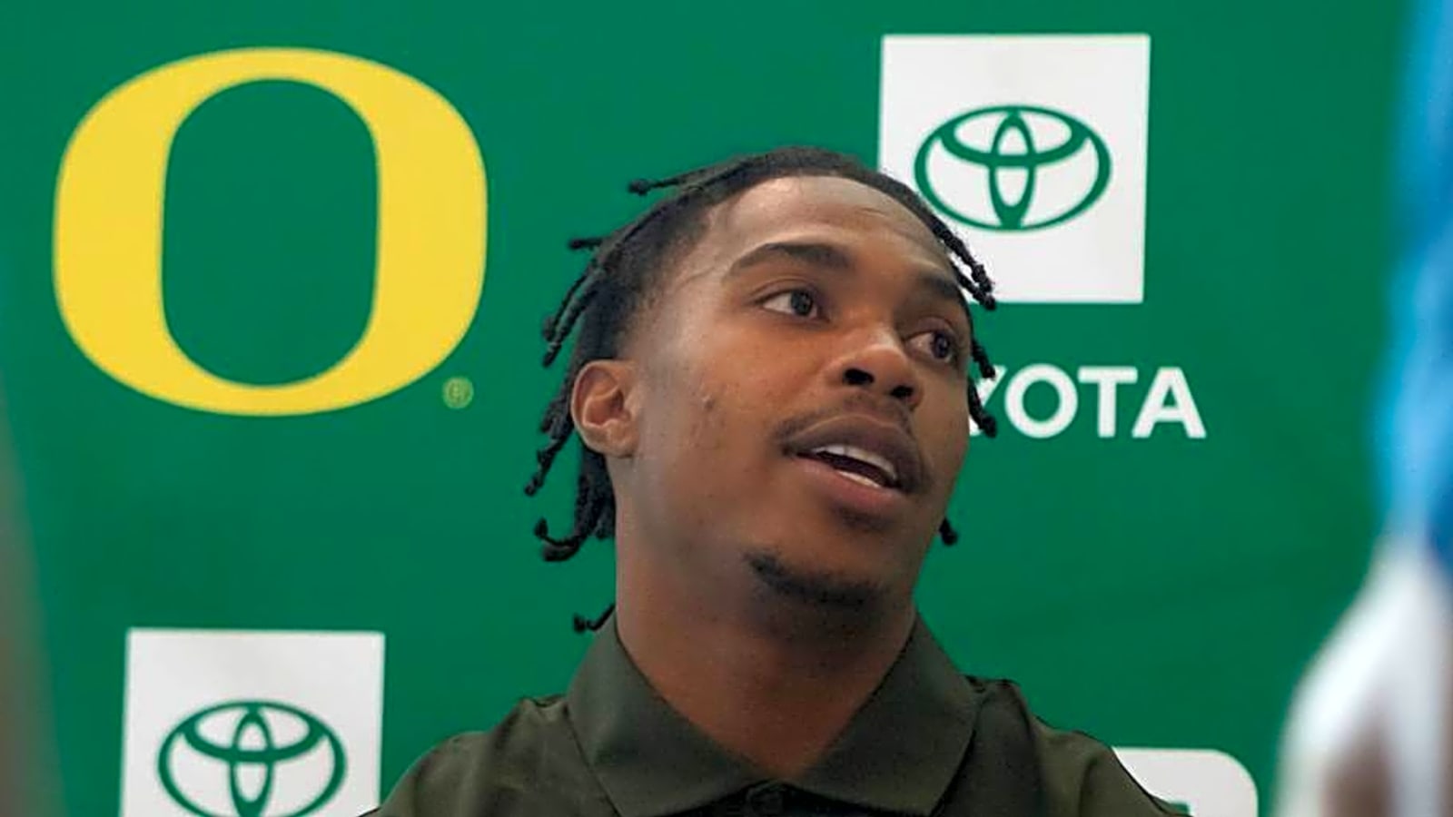 Oregon Ducks Receiver Gary Bryant Jr. Carried Off Field With Injury