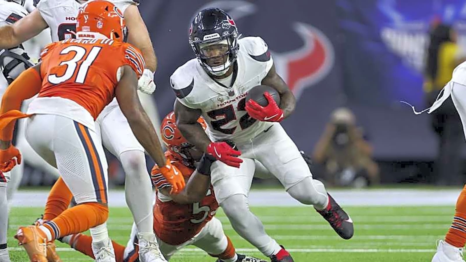 Veteran options at running back limited for Bears after signing