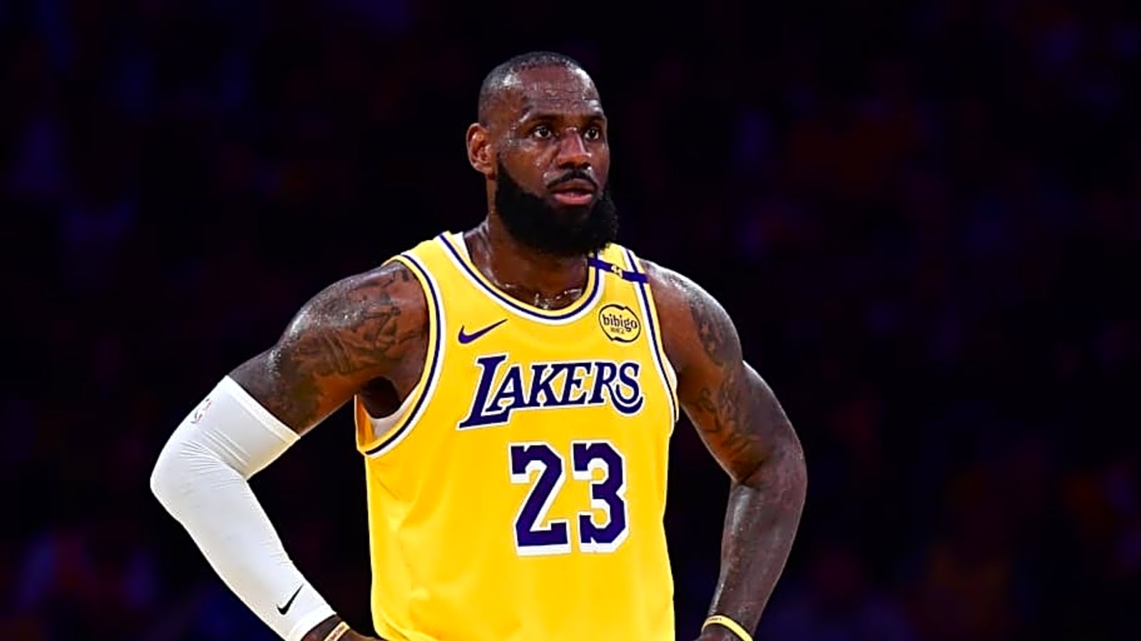 LeBron James brushes off question about Mavs' Anthony Davis after Lakers playoff exit