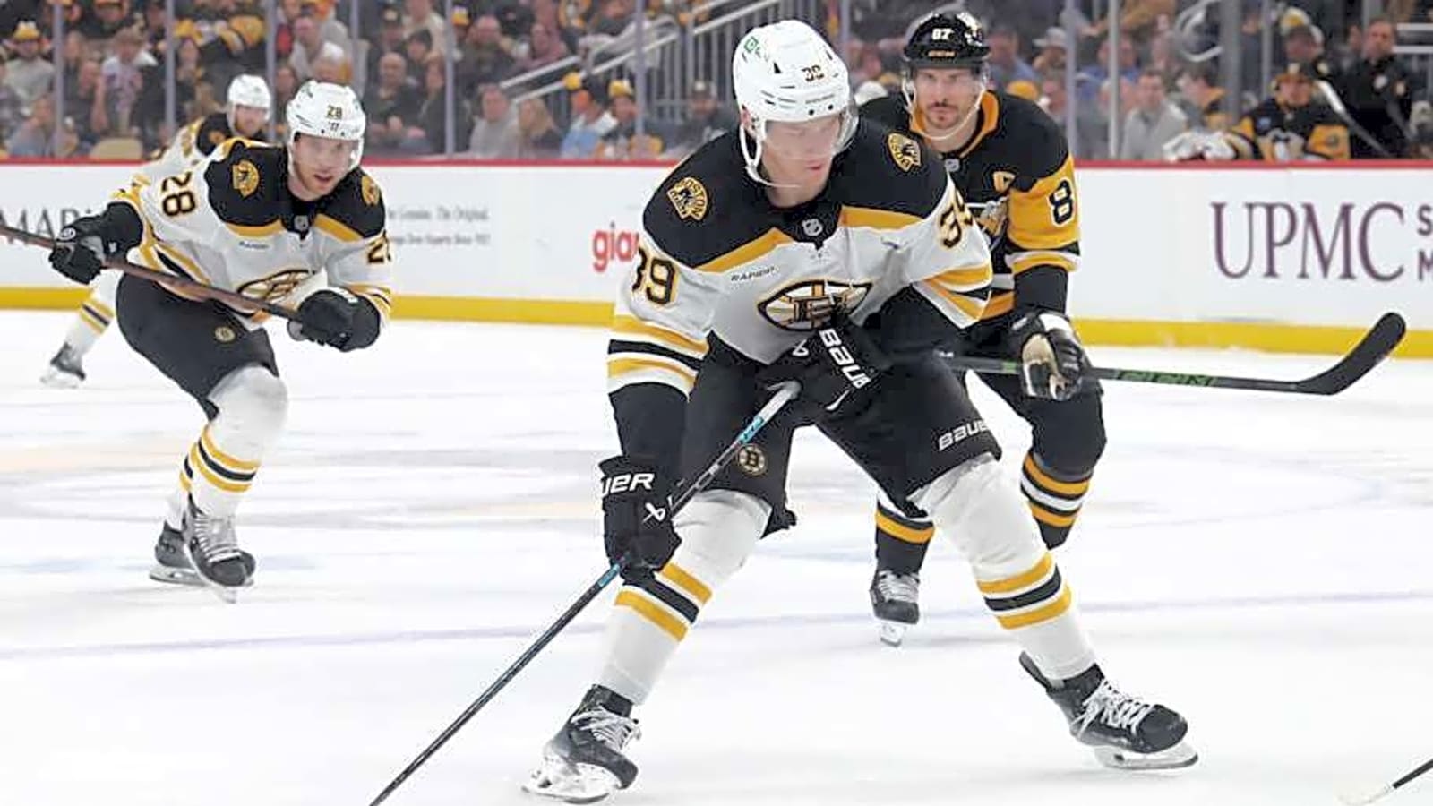 Bruins Re-Sign Center to Huge Extension