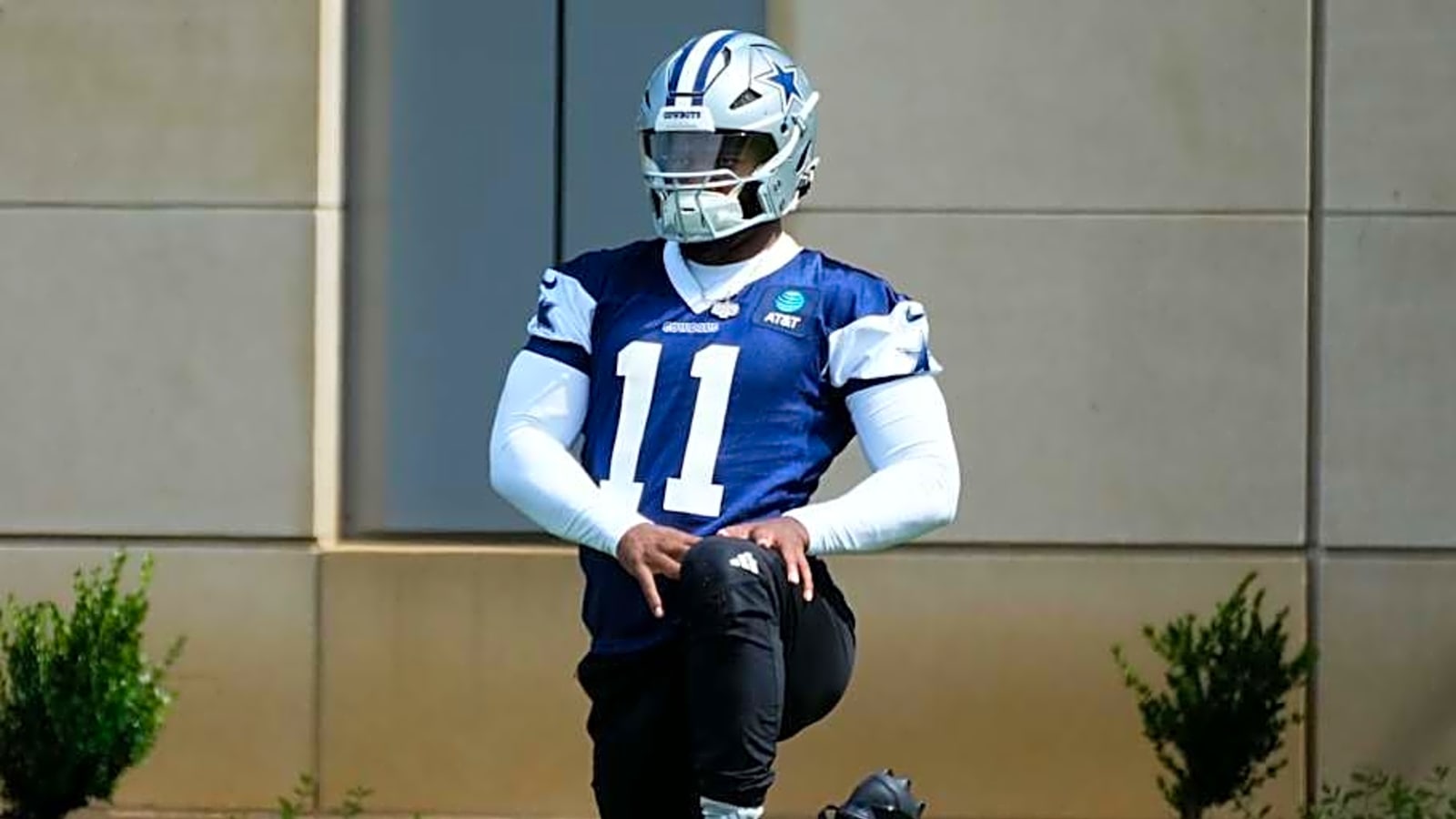 Micah Parsons returns to Cowboys practice field at minicamp with welcomed twist