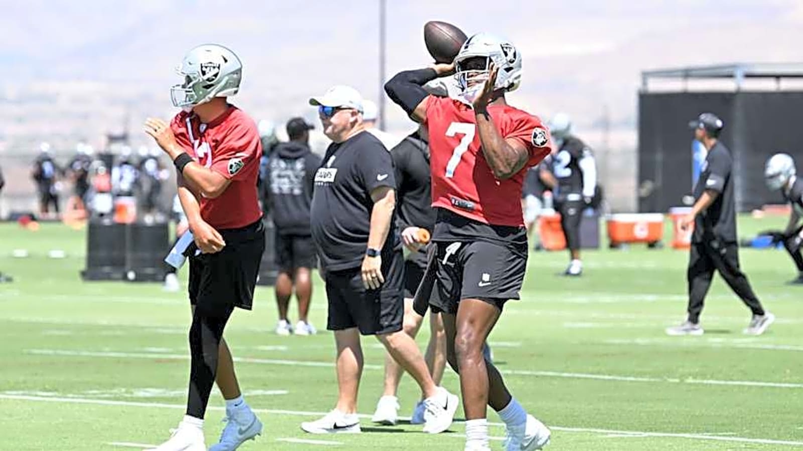 Raiders Won&#39;t Deal with QB Controversy
