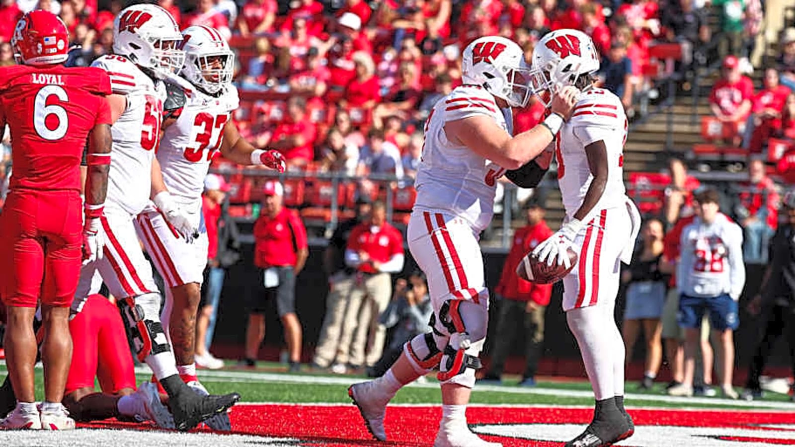 Wisconsin Badgers returning similar number of football starters as most Big Ten teams