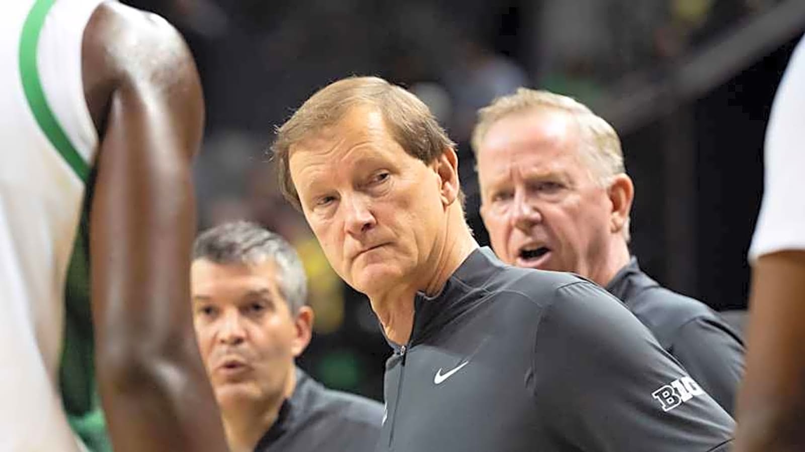 Former Oregon Basketball Star Surprises Ducks Fans During Oregon State Game