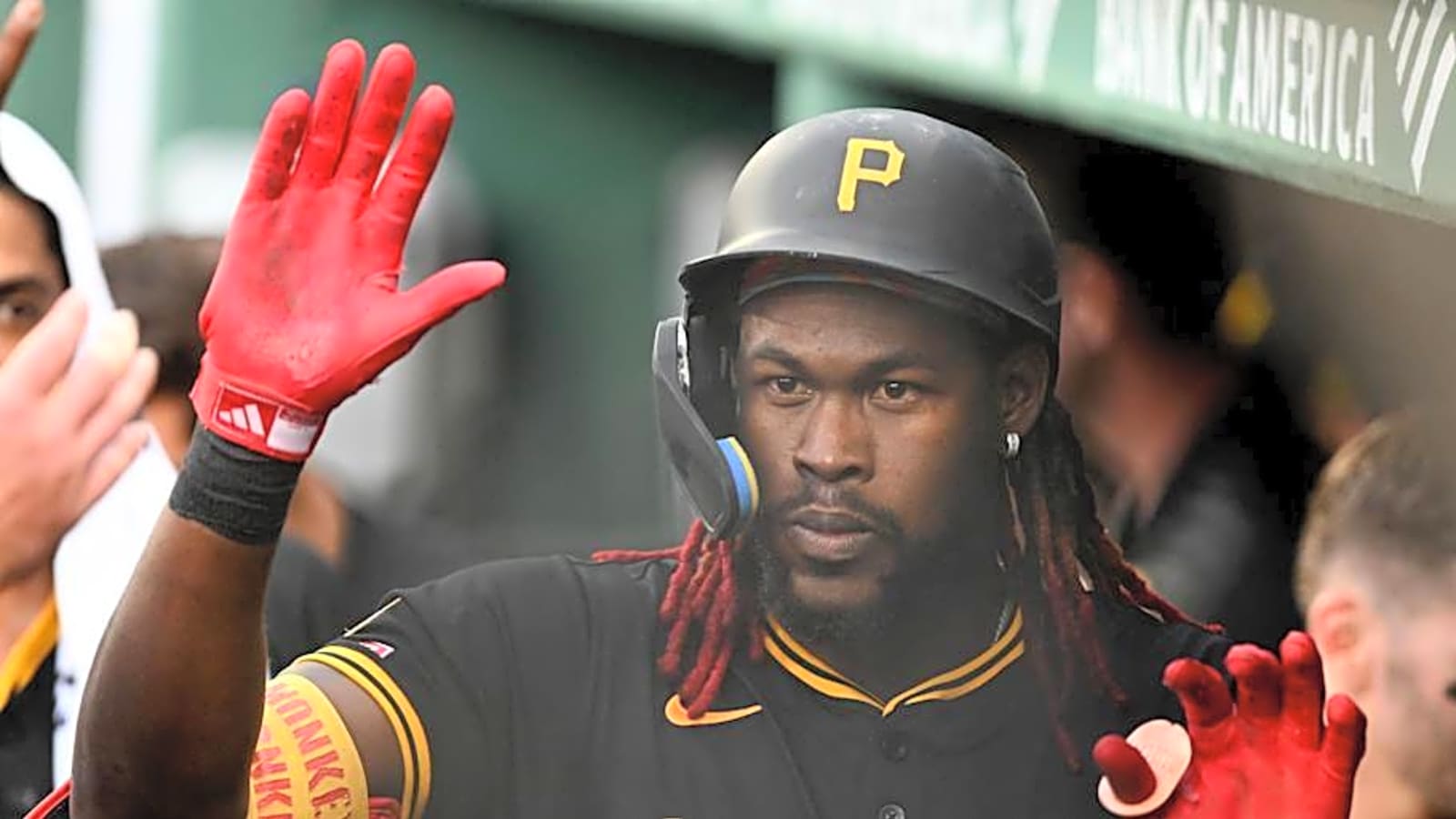 Pirates Get Late Win Over Twins in Spring Training