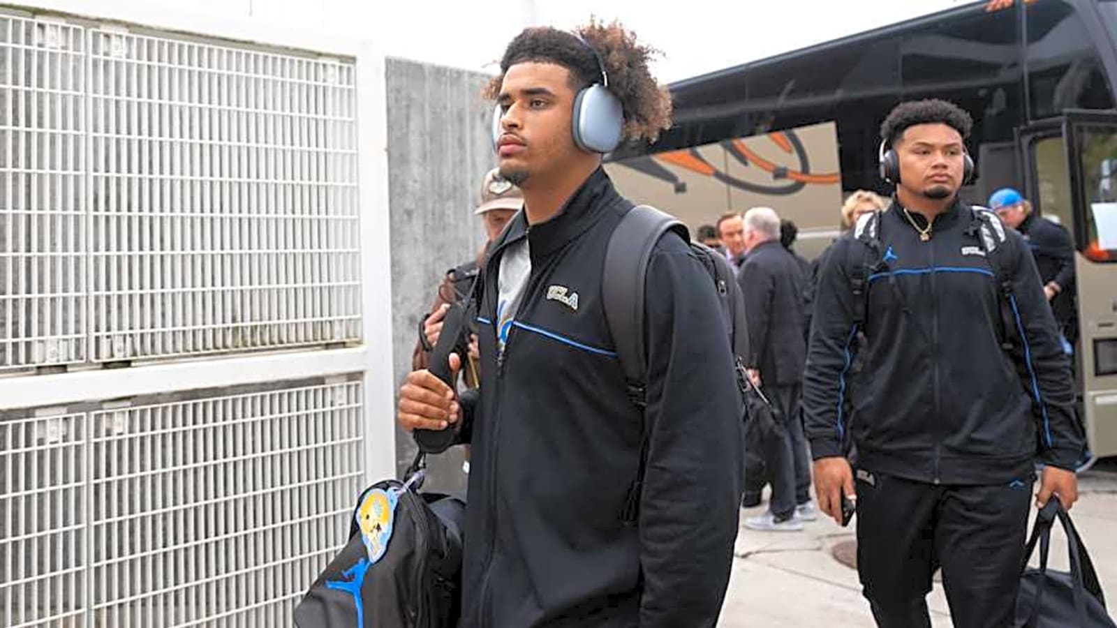 How Dillon Gabriel Prepared Dante Moore To Be Oregon Ducks Starting Quarterback