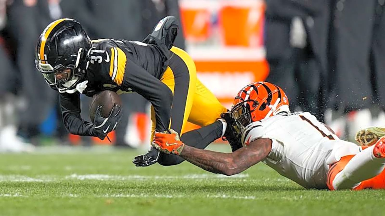 Insider Believes Fan Favorite &#39;Done&#39; With Steelers