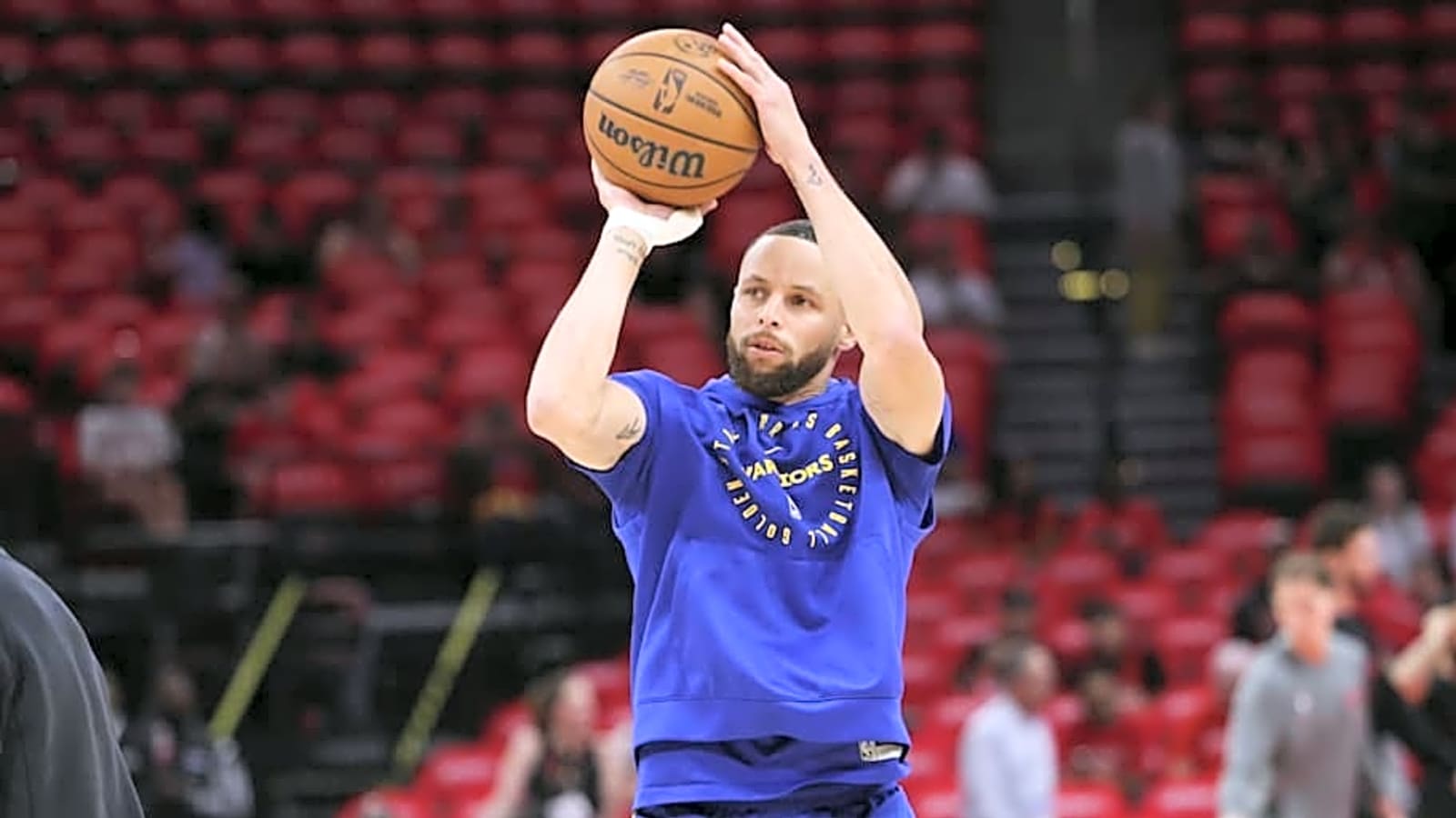Rockets&#39; Fred VanVleet Praises Warriors Star Stephen Curry
