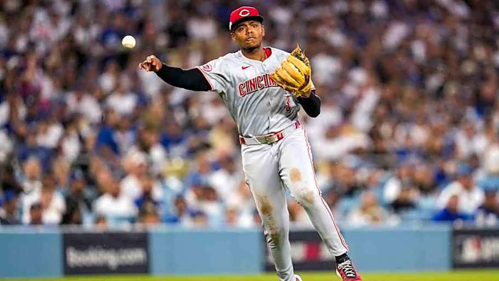 Two Cincinnati Reds Infielders Named Finalists for Prestigious Gold Glove Award