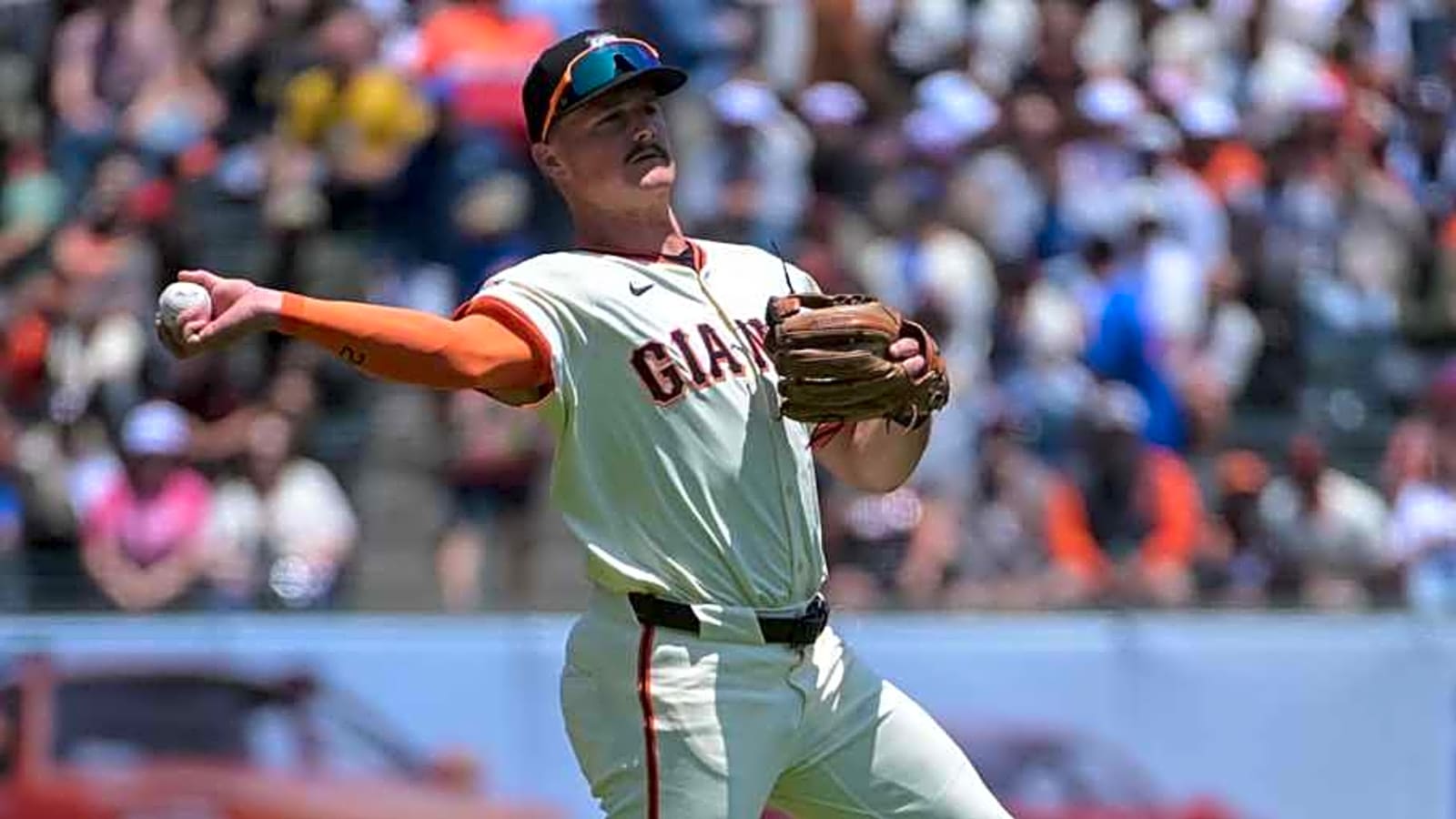San Francisco Giants Gold Glove Star Reveals Bad News About Hand Injury
