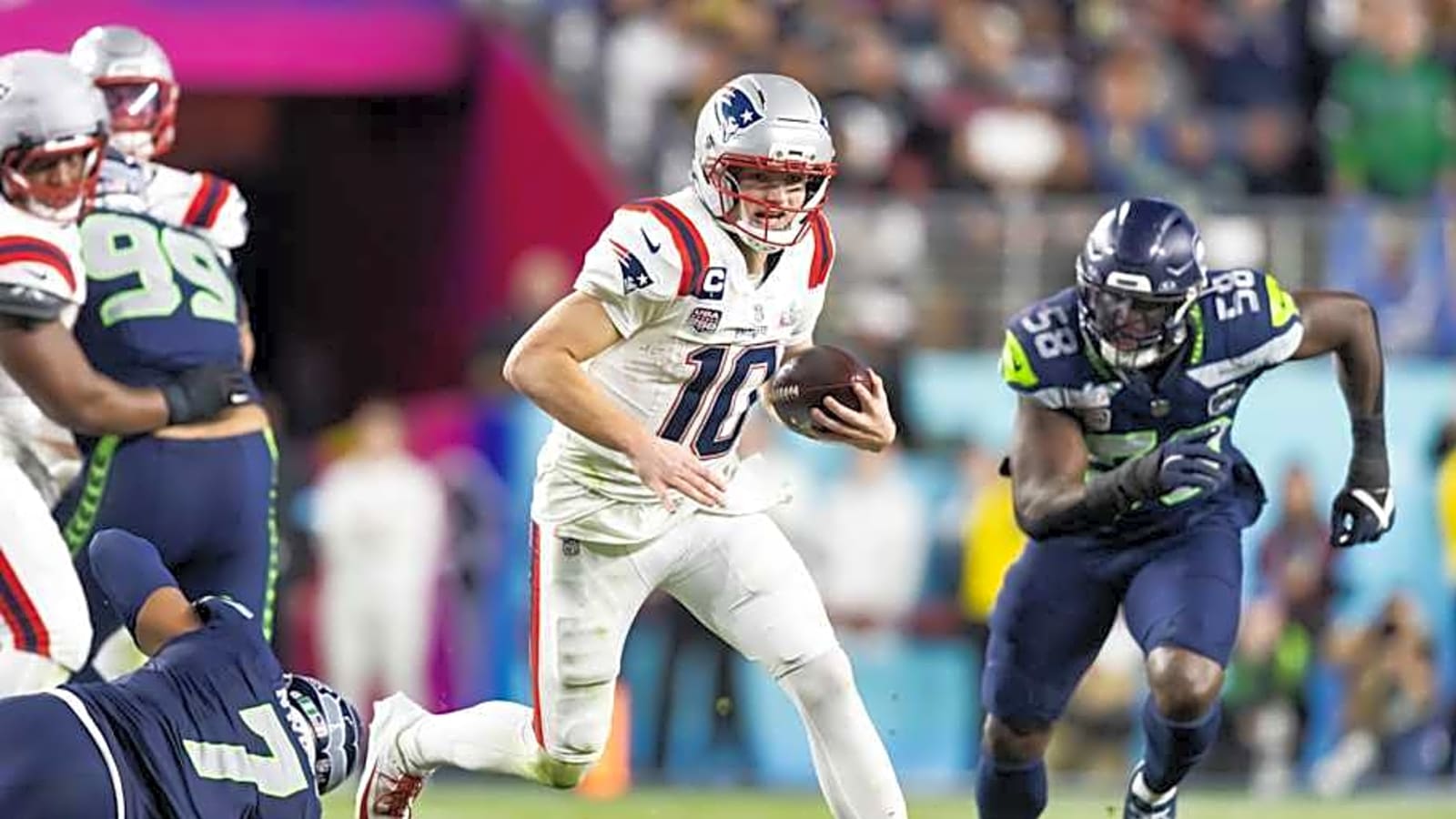 Drake Maye Welcomes Newest Patriots to Team