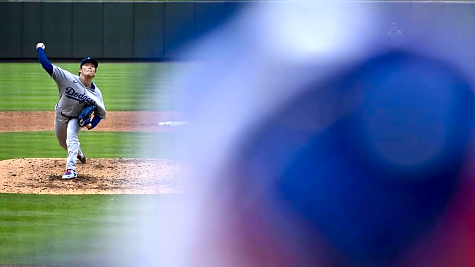 Dodgers&#39; Dave Roberts Not Happy With Yoshinobu Yamomoto, Will Smith in Loss to Brewers