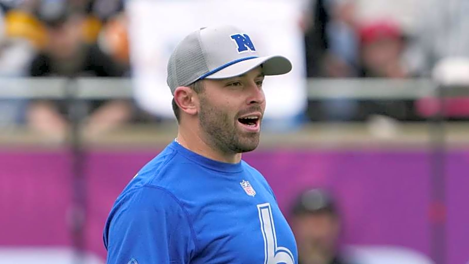 Buccaneers&#39; Baker Mayfield tees off with fellow NFL QBs at celebrity golf tournament