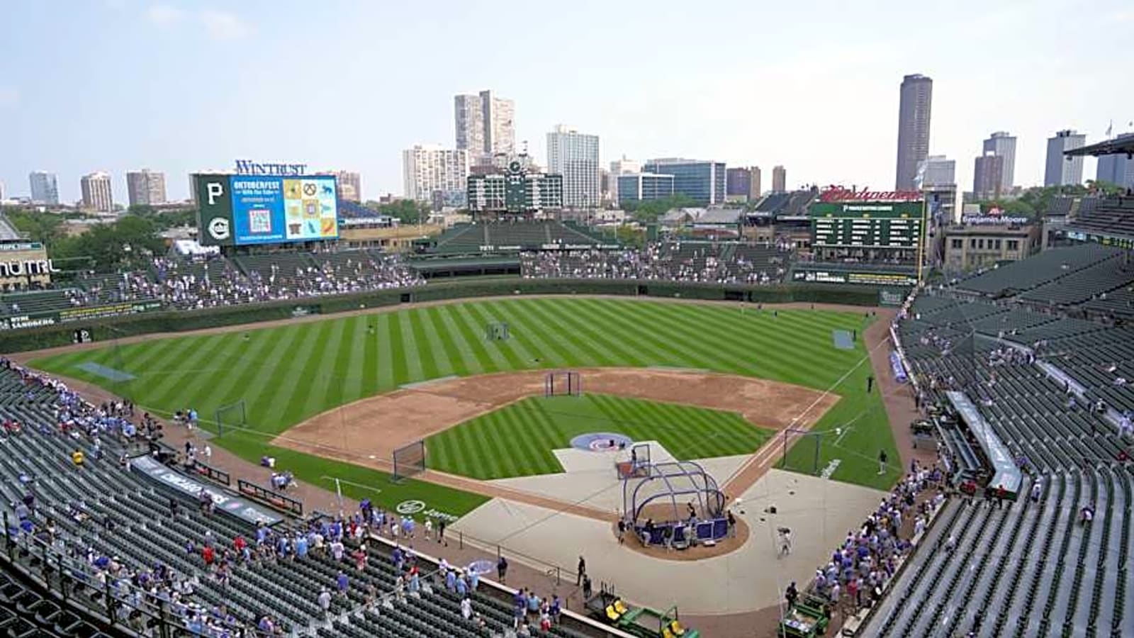 Jet Flyover Shocks Fans, Players During Chicago Cubs&#39; 7th-Inning Stretch