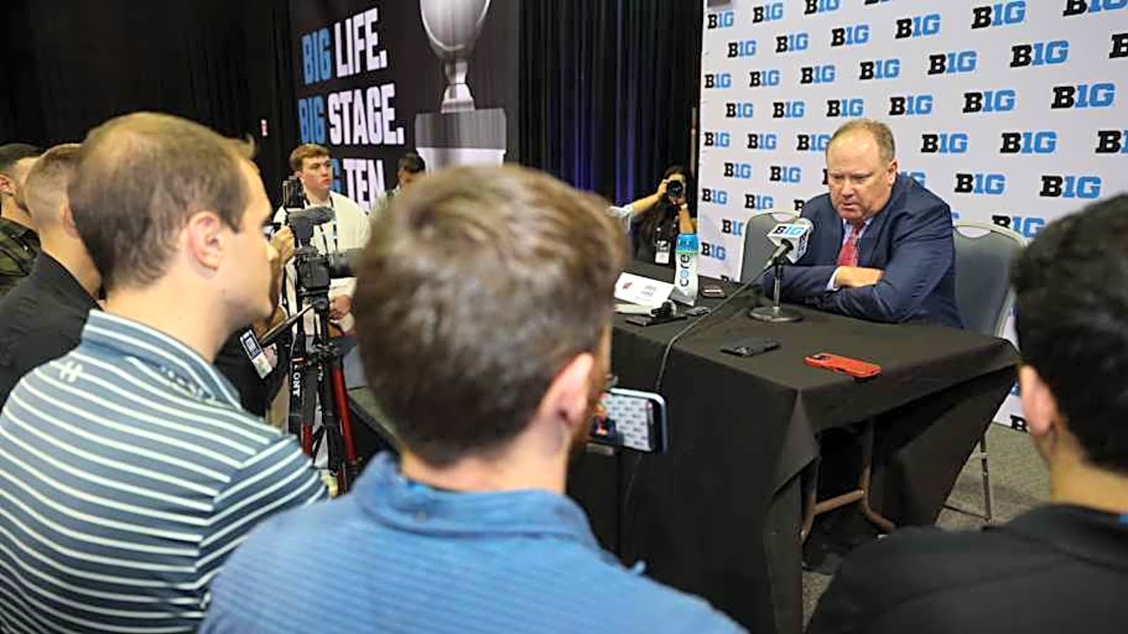 Greg Gard plans to sign Wisconsin Badgers basketball recruits to long-term contracts