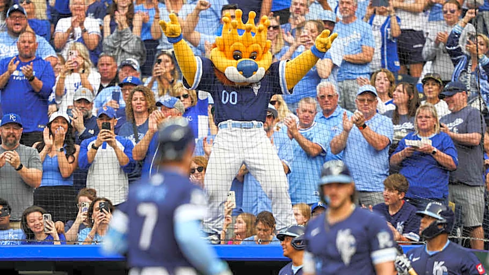 Royals Predicted To Land &#39;Athletic, High-Upside&#39; 3B To Pair With Bobby Witt Jr.