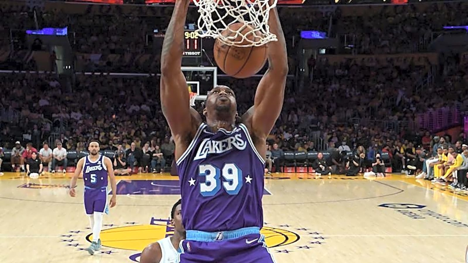 Ex-76ers Center Picks Himself Over Michael Jordan in Dunk Debate