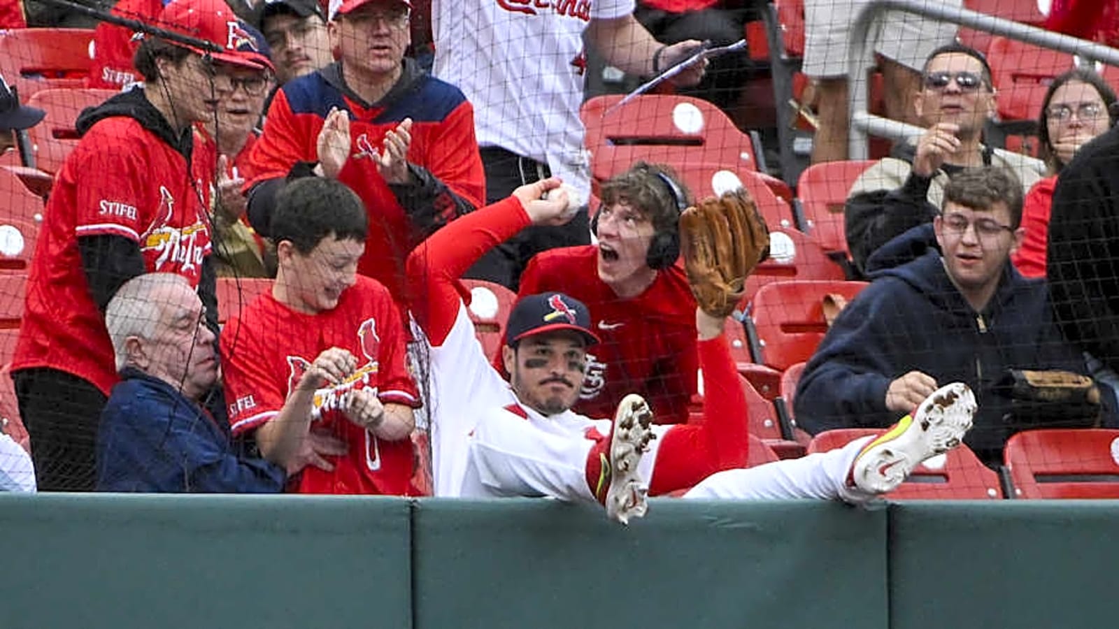 MLB Insider Praises Cardinals 10-Time Gold Glove Star