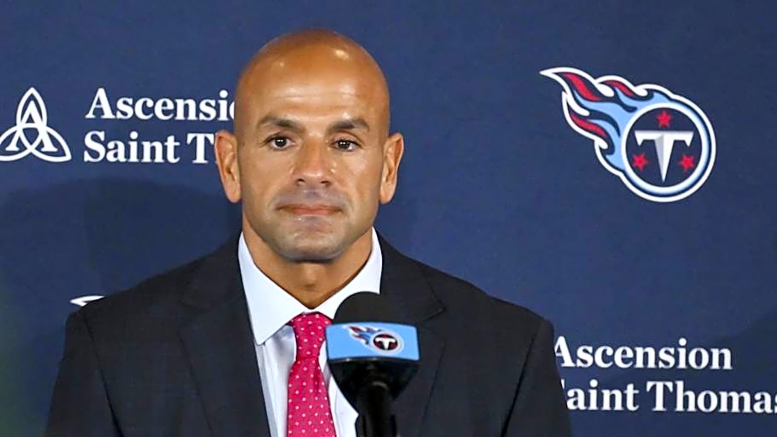 Robert Saleh Keeping Titans' Free Agency Plans Under Wraps
