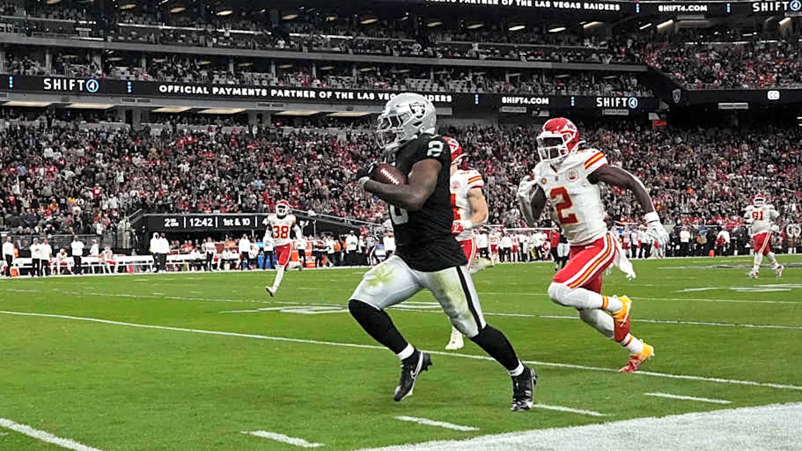 Chiefs&#39; Priest Holmes Historic Streak Is On the Line