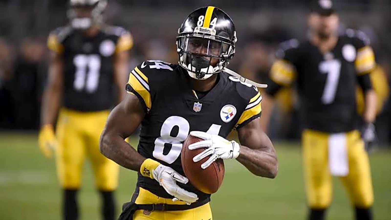 Former Steelers&#39; Antonio Brown Overseas During Attempted Murder Warrant