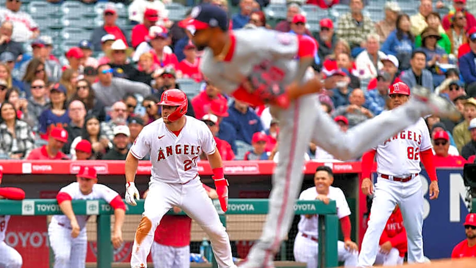 Angels Free Agent Pitcher Signs With AL West Rival