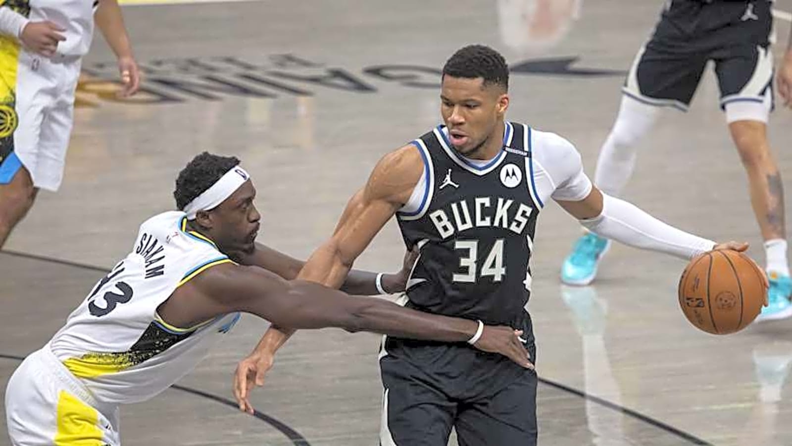 Bucks Notes: Giannis Antetokounmpo Could Leave After Season, Bucks Free Agent May Suddenly Retire, More