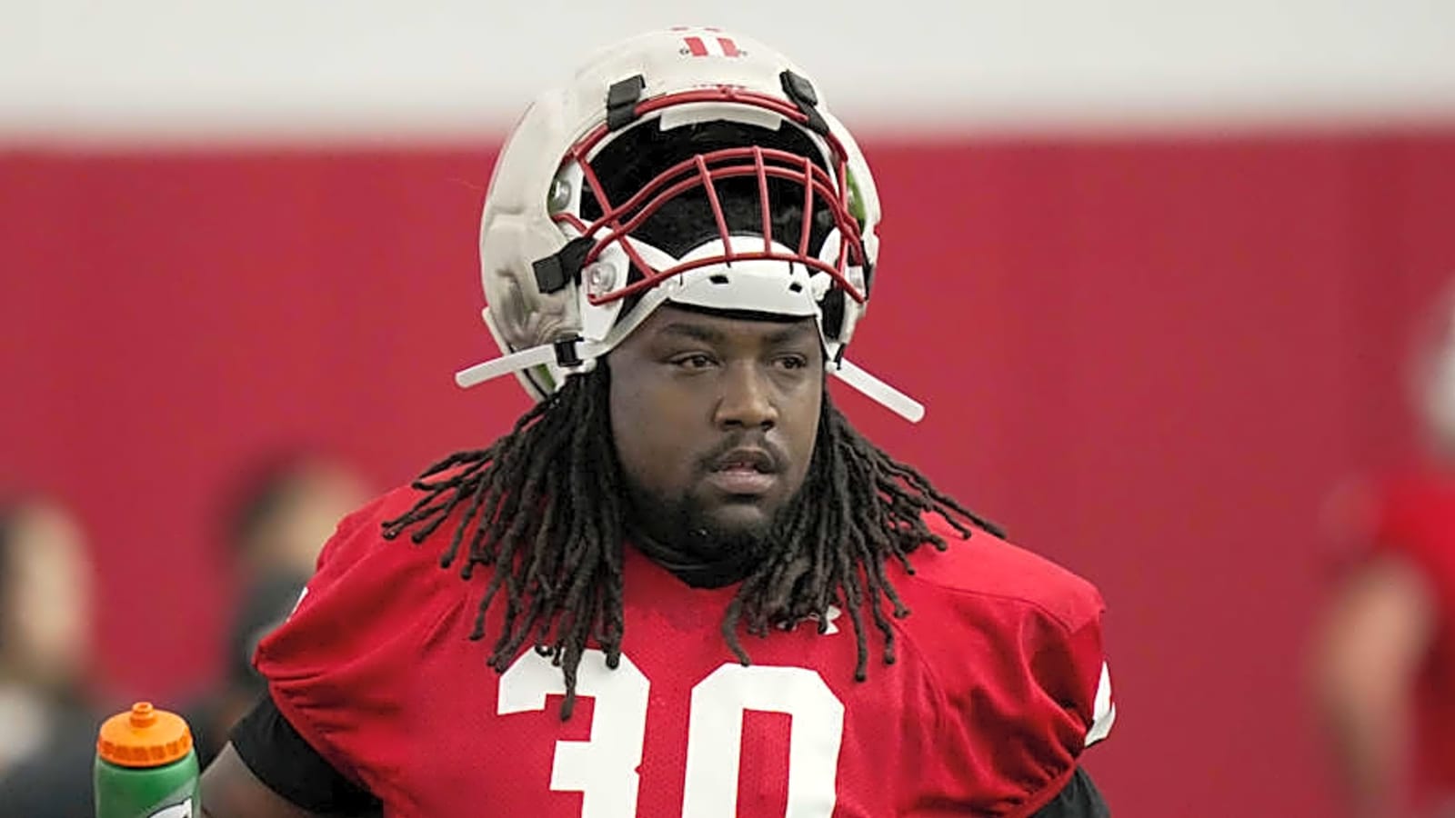 Wisconsin transfer becoming &#39;light&#39; of Badgers defensive line with high energy, motor