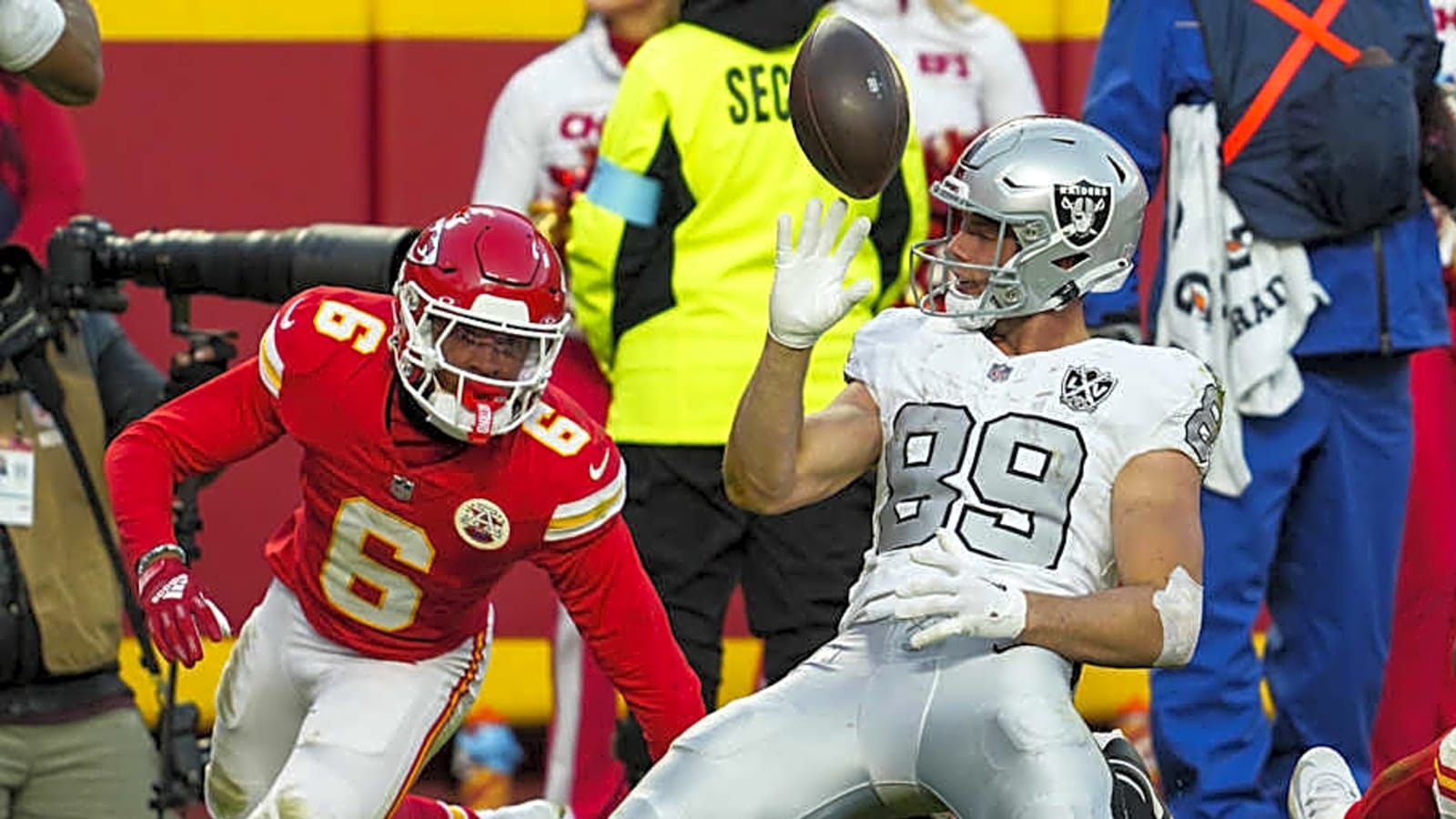 Raiders&#39; Bowers Receives High Praise from Well-Respected Source