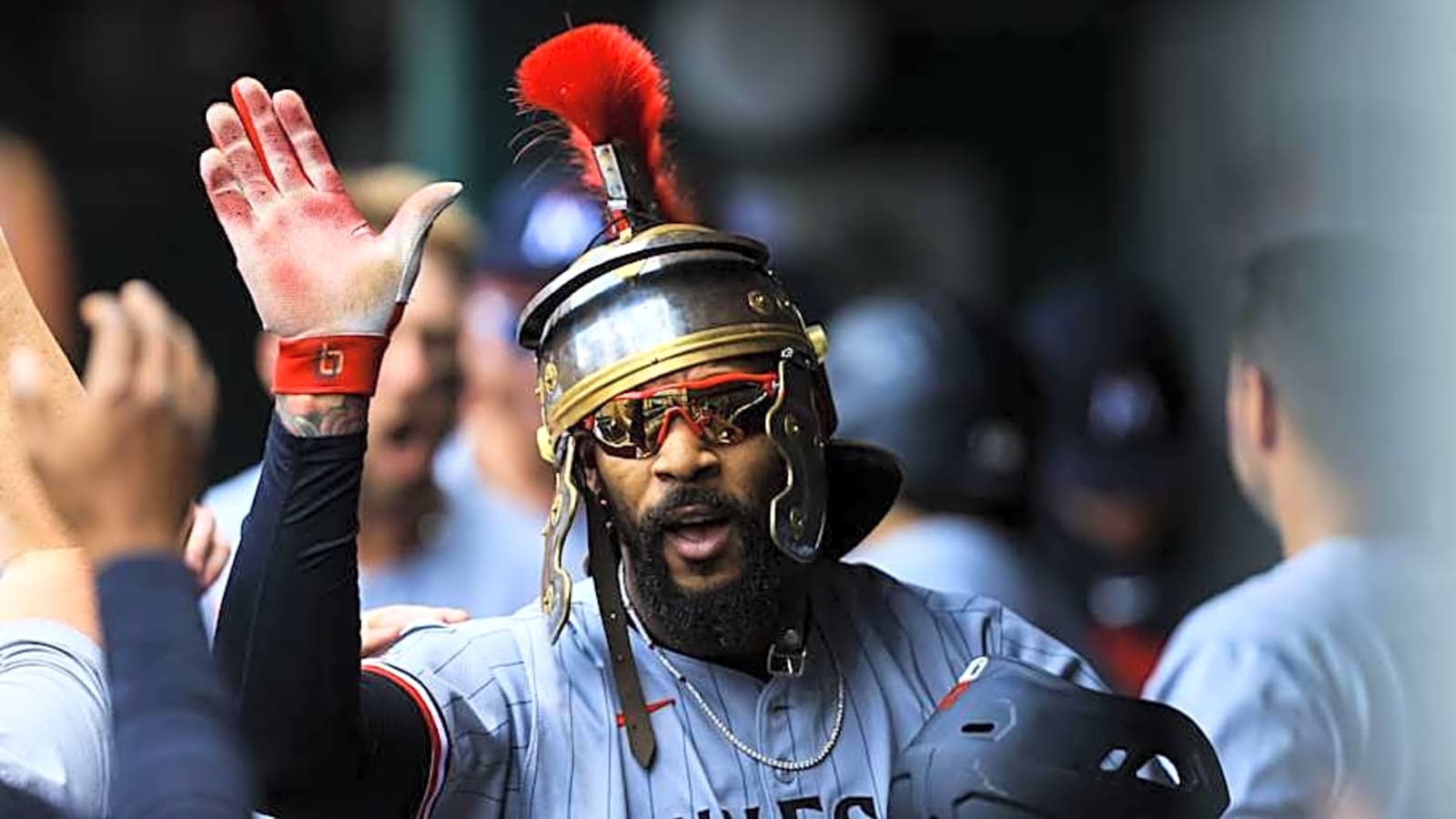 Buxton goes wild, Twins hammer Reds to end six-game skid