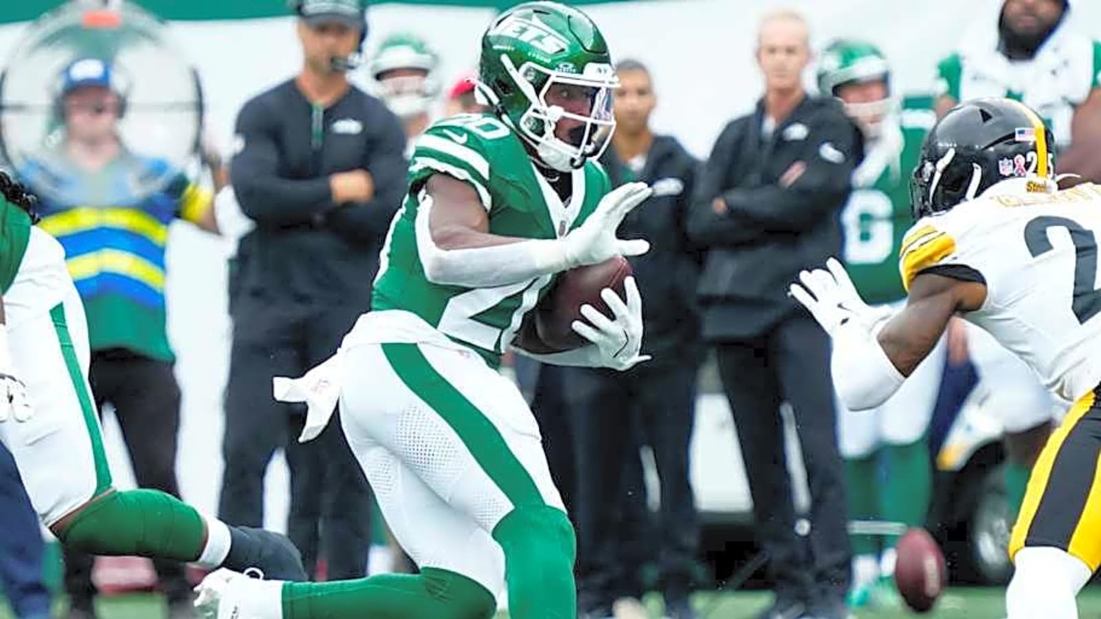 3 Huge New York Jets Trade Predictions As Rumors Continue To Swirl