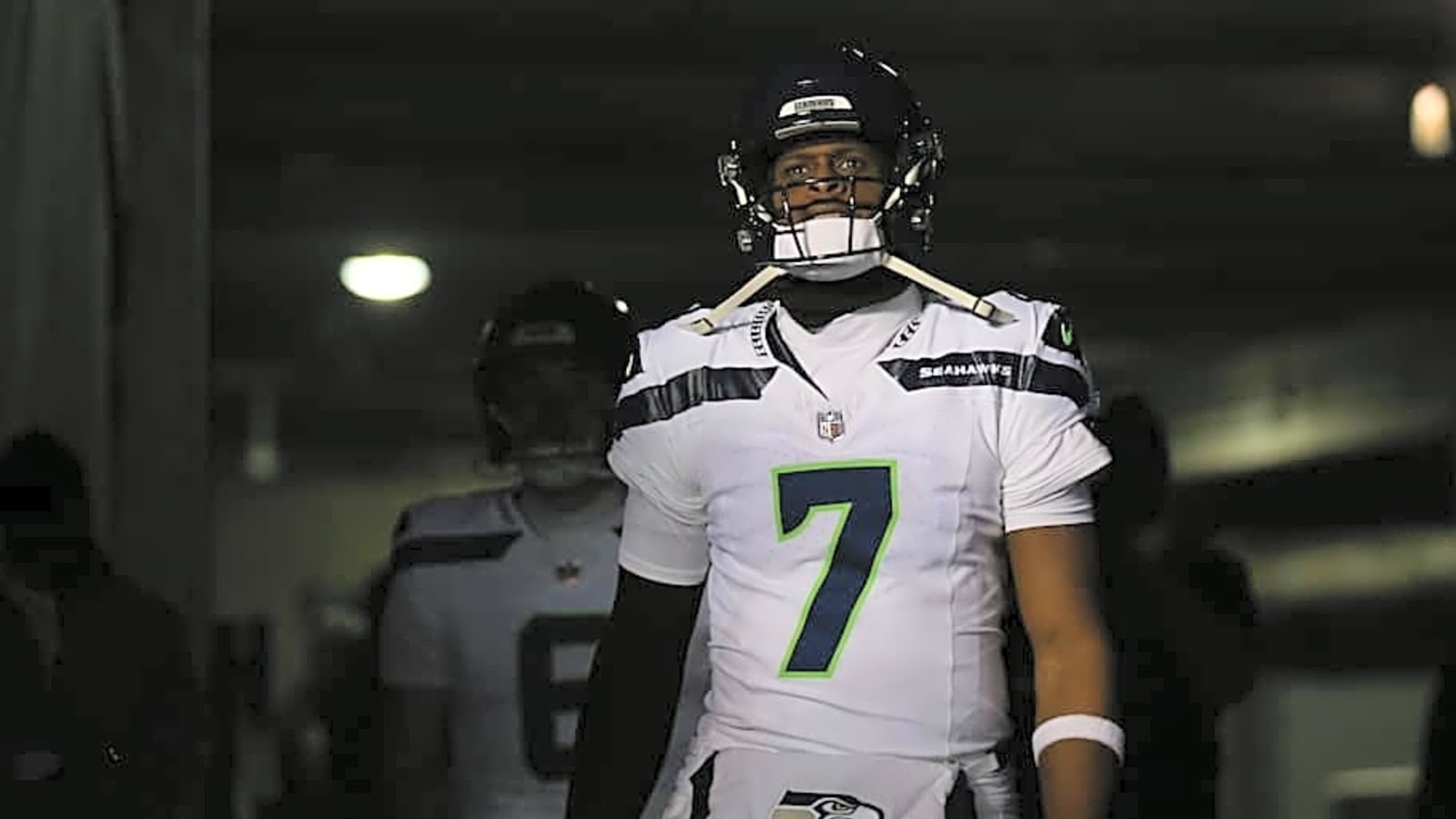 Geno Smith Must Overcome Hurdle in Raiders&#39; Toughest Game