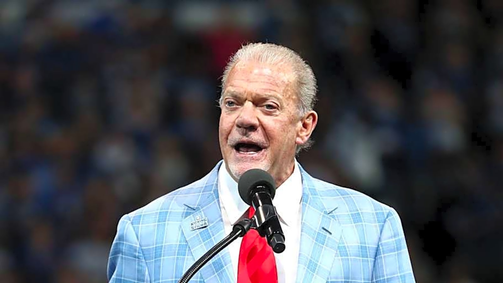 Raiders Pay Respects to Colts Owner Jim Irsay