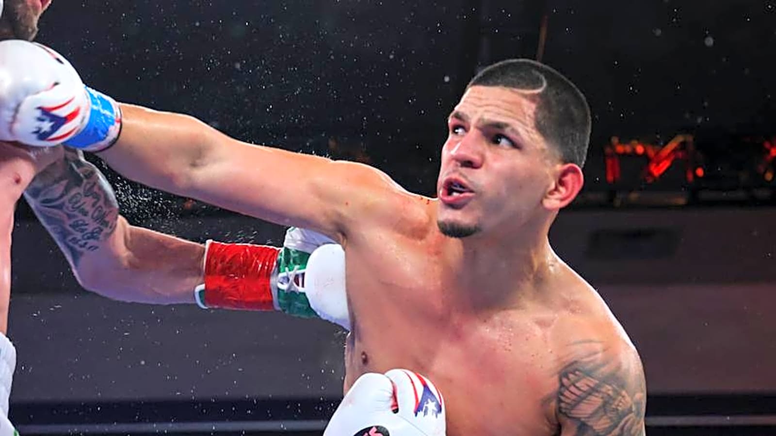 Edgar Berlanga Trades Shots With Oscar De La Hoya, Calls Him A Stripper