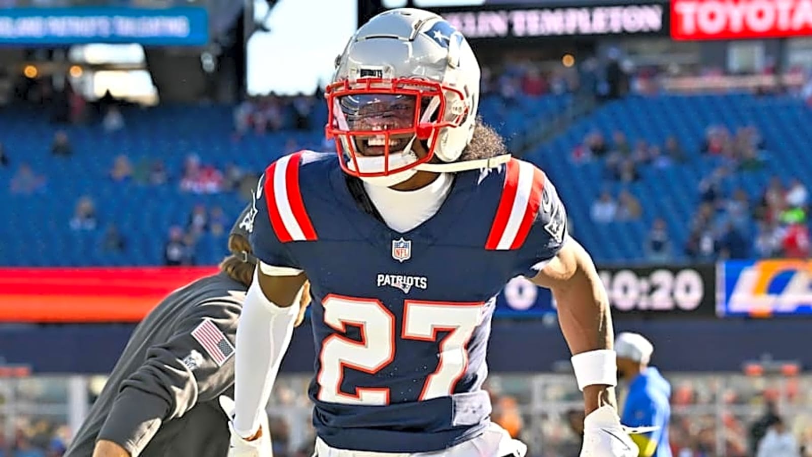 Patriots Injured CB Shows Off Recovery Process