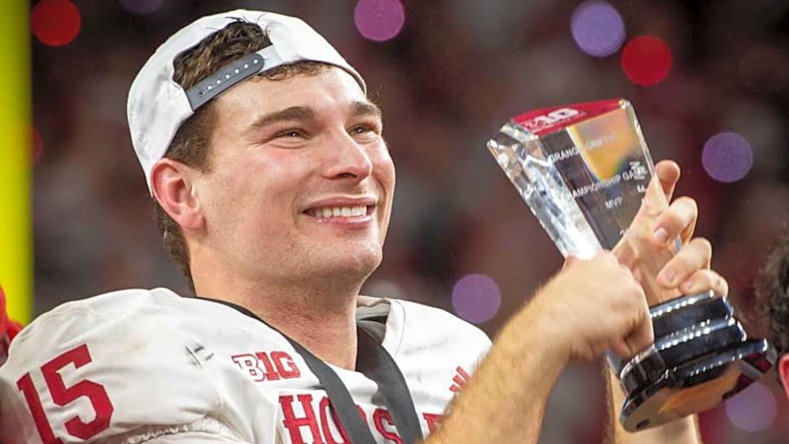 Breaking Down The 2025 Heisman Trophy Race