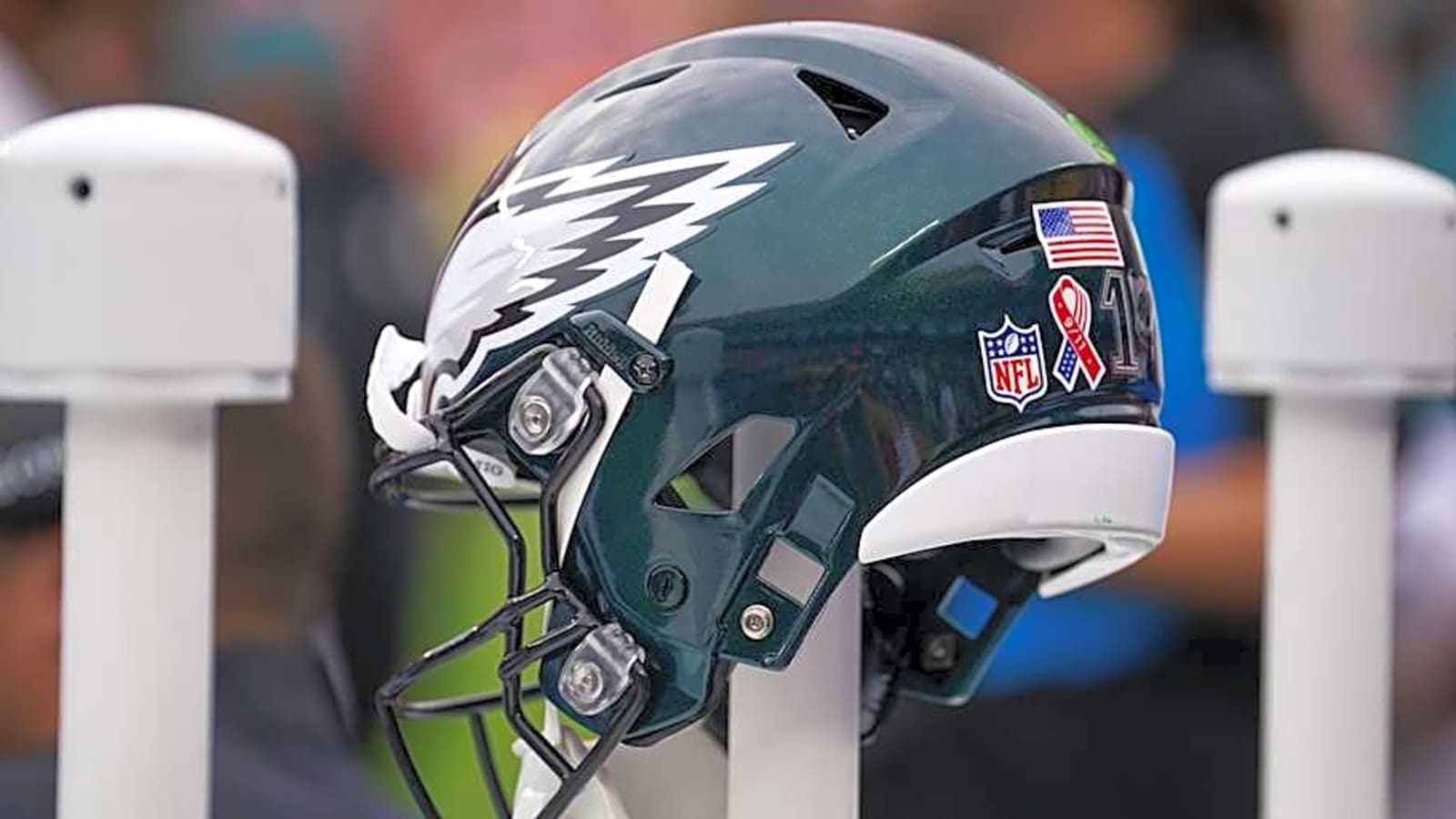 Eagles Bring Back 11-Year Veteran After Brief Absence