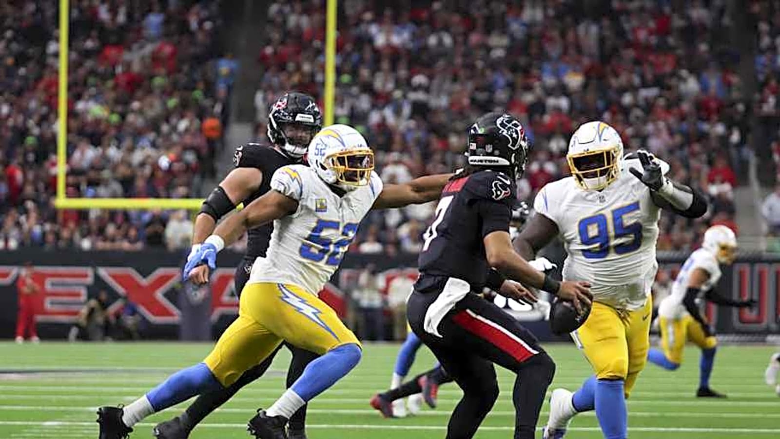 Mack&#39;s back: Chargers&#39; defensive leader gives impassioned speech to stop losing slide