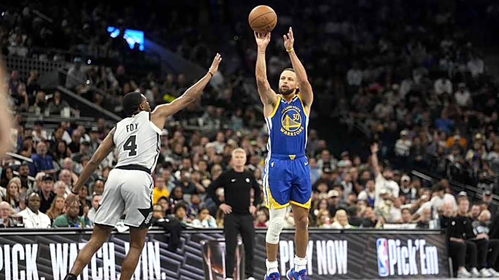 Steph Curry Matches 2 Michael Jordan Records in Win Over Spurs