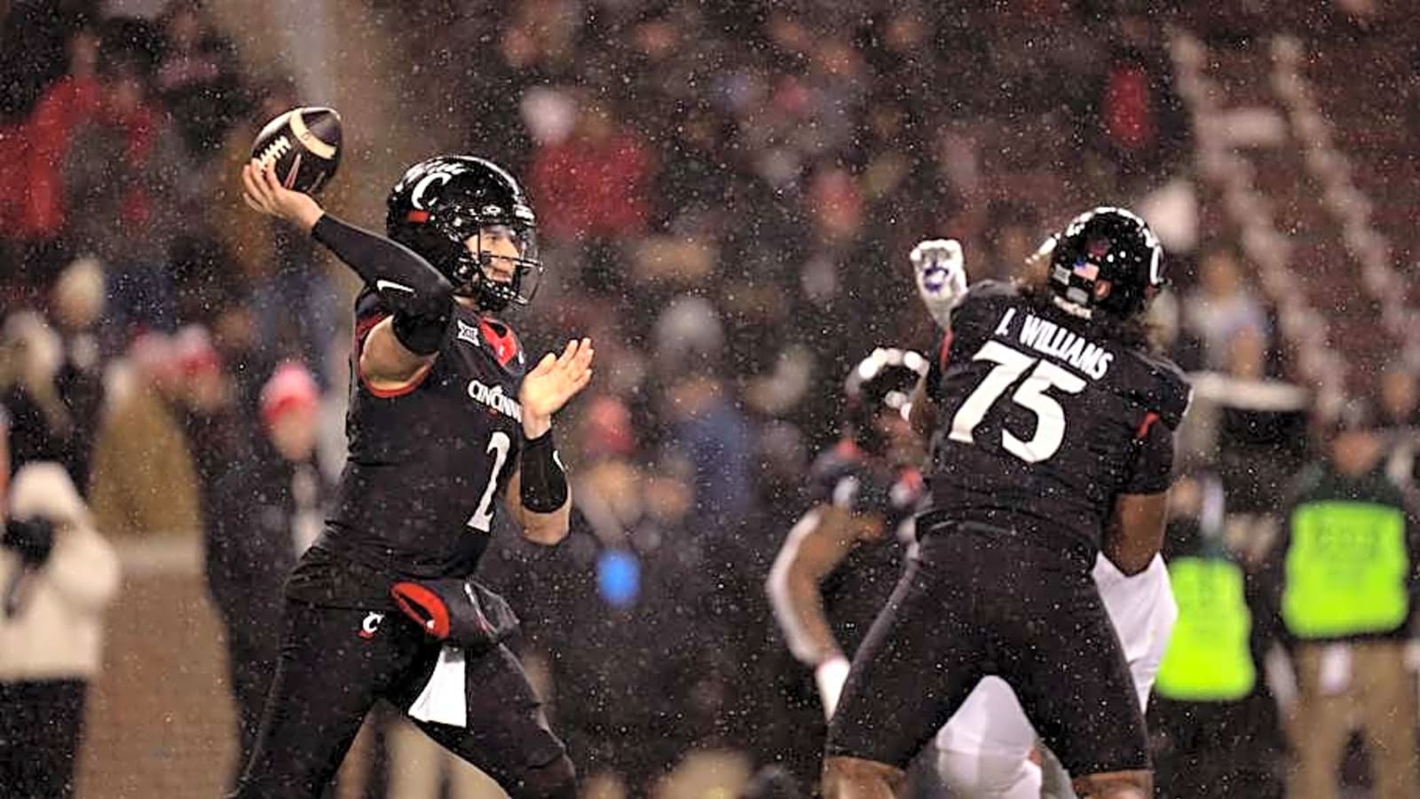 Cincinnati Football Completes 2025 Spring Showcase