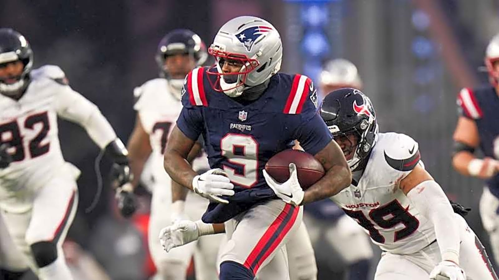 Mike Vrabel Has Had Open Communication With Absent Patriots WR